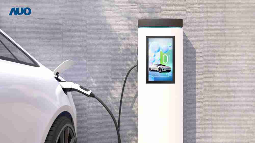 友達〝EVSE車用充電樁解決方案〞專為電動汽車充電樁設計，，具有高亮度、、克服戶外艱難環境的耐溫、、、耐紫外線等特性，，並搭載散熱性及擴充性強的高效能工業電腦，，，可實現人機互動訴求，，如資訊顯示、、支付等應用