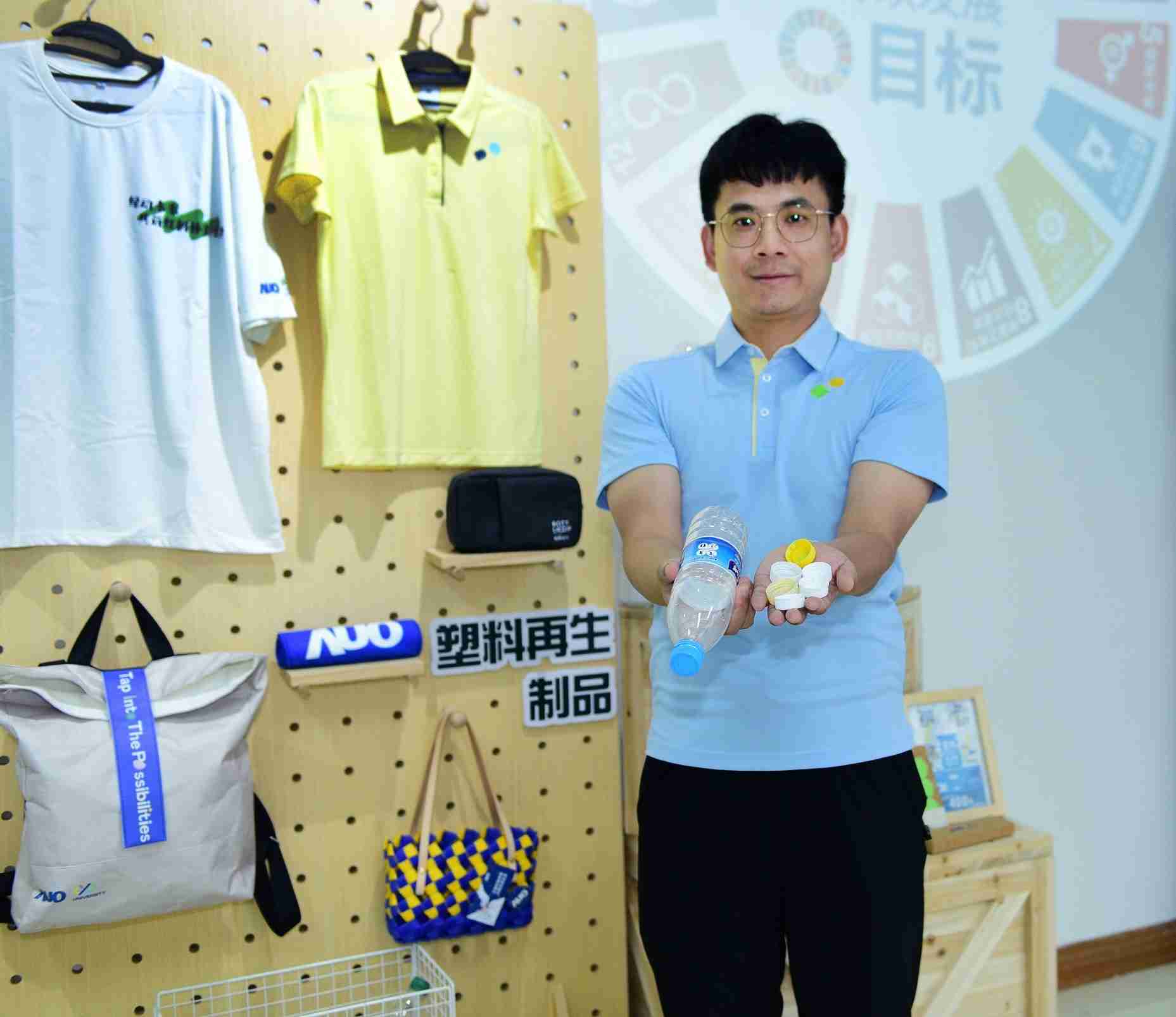 「2024智慧z6mg·人生就是博展」永续发展馆中，，展示z6mg·人生就是博厦门驱动永续发展之成果，，包含将厂内废弃物再制为实用物品，，，，将永续发展理念深植于员工生活日常实践