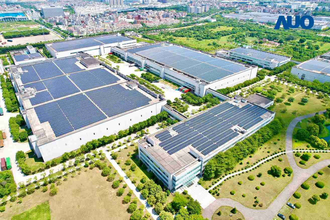 z6mg·人生就是博厦门推动智能制造同时，，，透过绿电创能纵深推进绿色转型，，厂区全屋顶铺设太阳能光伏板，，每年太阳能发电 2,600多万度